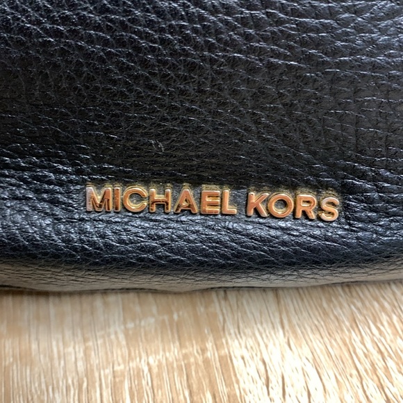 Michael Kors Black pebbled leather bag with metal monogram - Picture 2 of 10